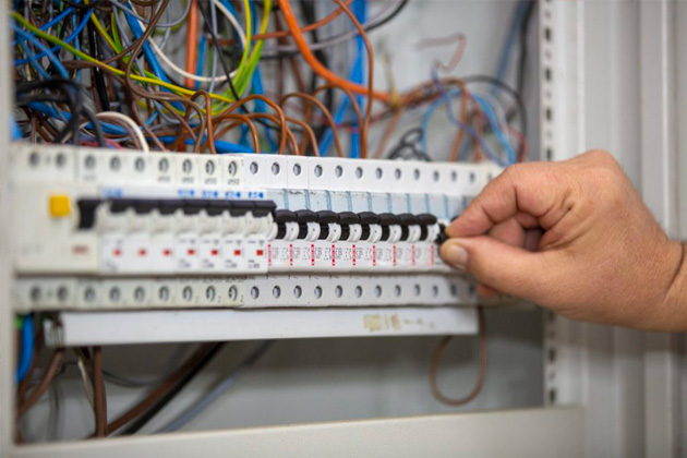 couper tableau électrique